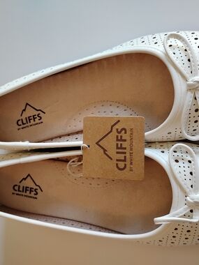 Cliffs by WHITE MOUNTAIN White Perforated Bow Flats